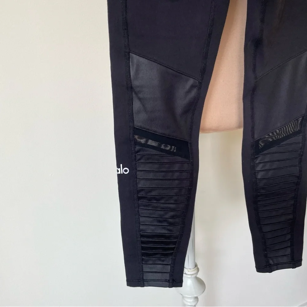 Alo Yoga 7/8 High Waist Moto Mesh Ribbed Panel Black Leggings Size XS